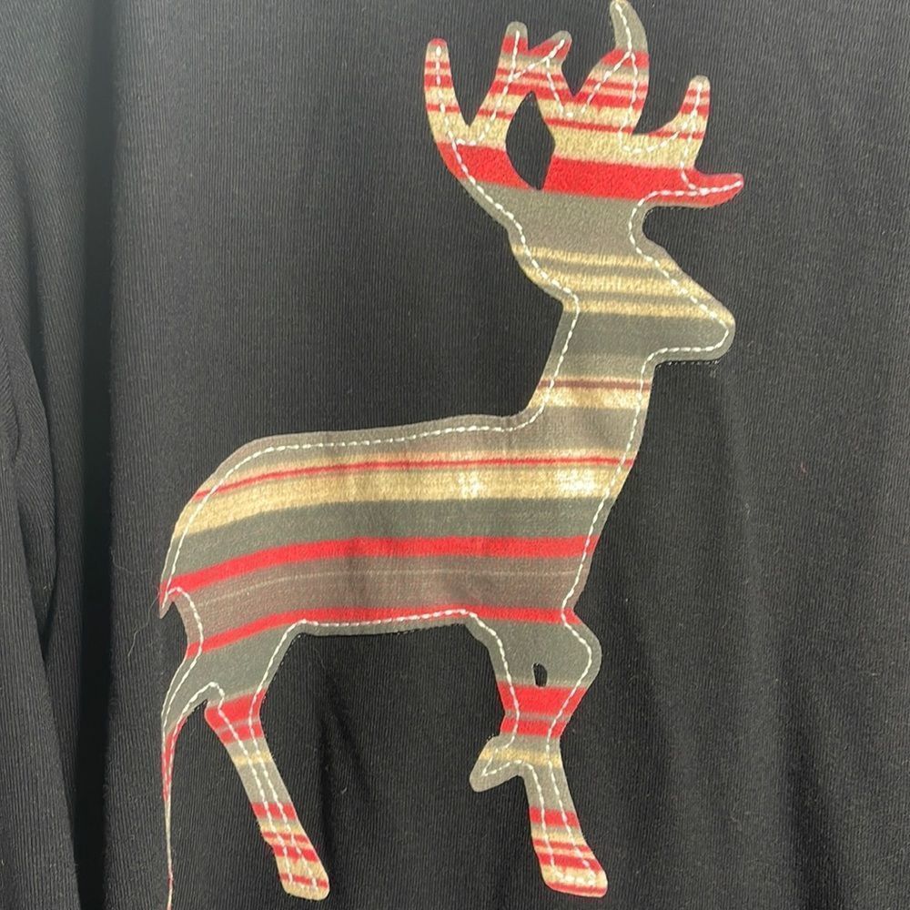 Soft pullover sweater/sweatshirt with appliqué deer embroidery